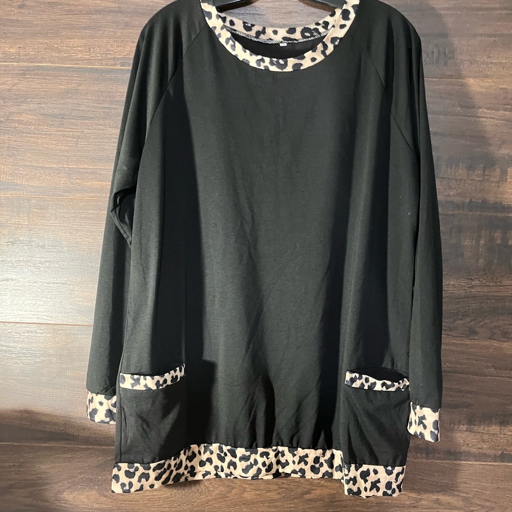 Woman’s oversized blouse. XL